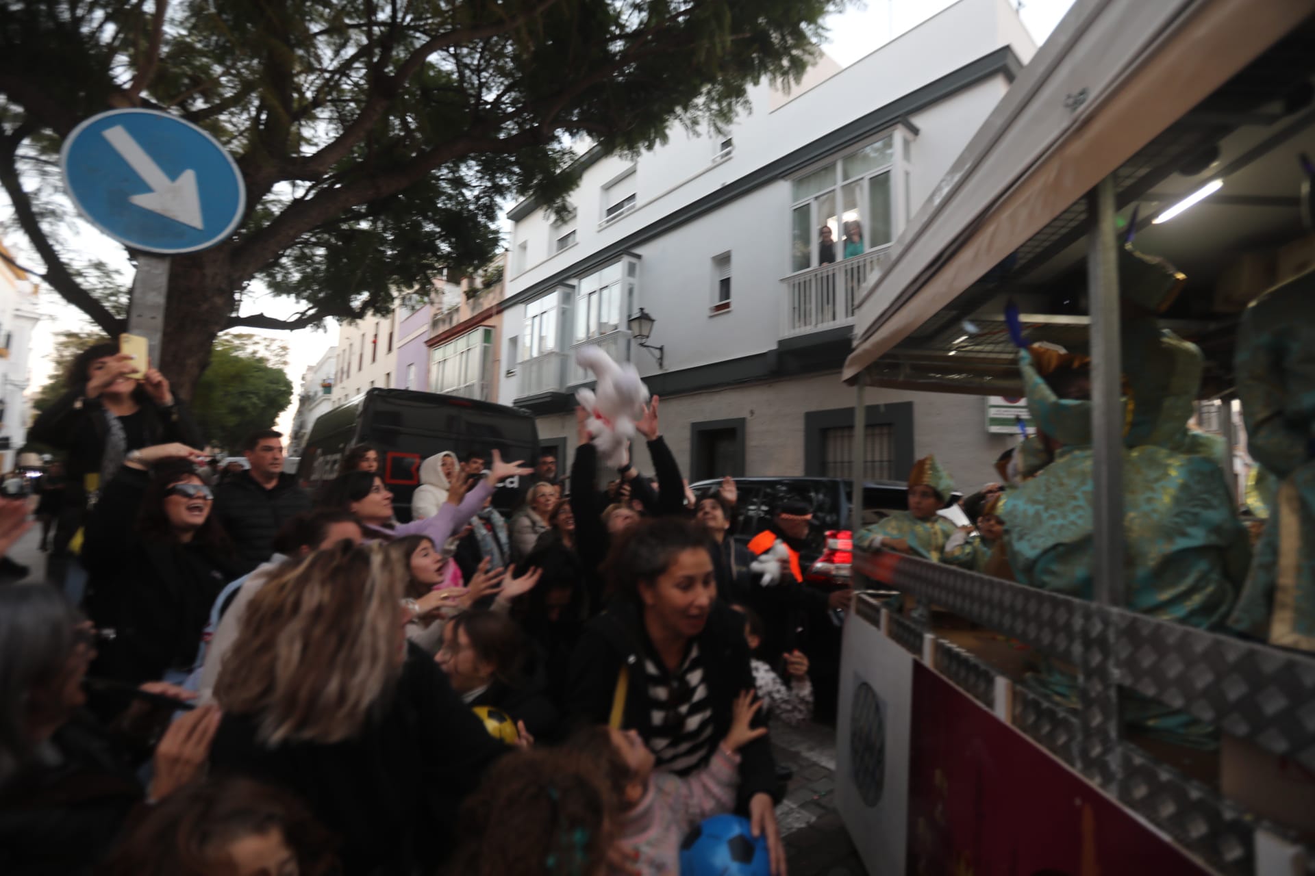 FOTOS: El Bizcocho ejerce de Rey Melchor en el Mentidero