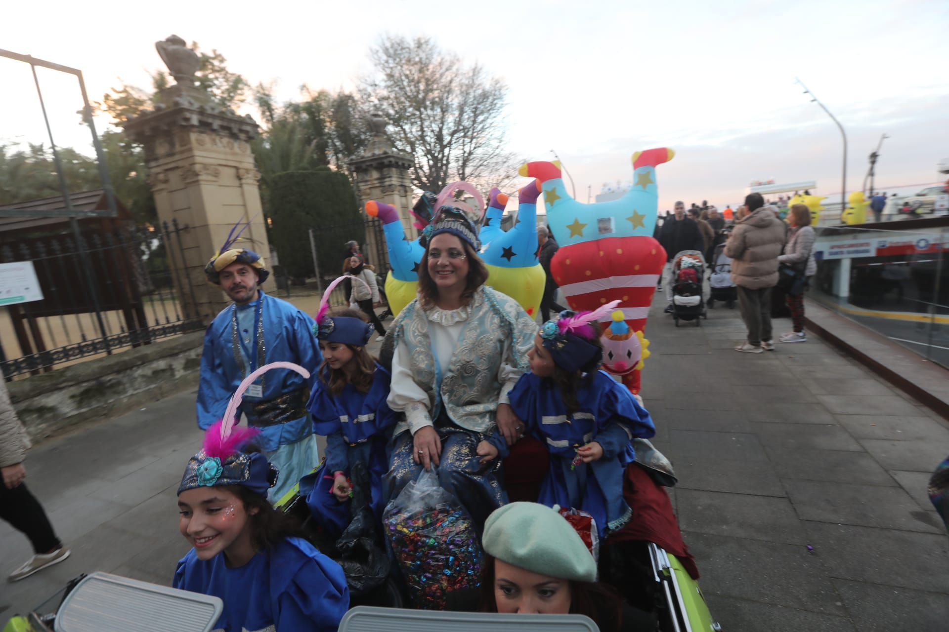 FOTOS: El Bizcocho ejerce de Rey Melchor en el Mentidero