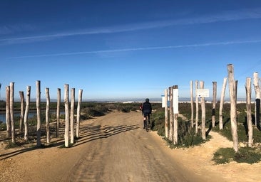 El sendero del EuroVelo 8, un paseo habitual para muchos isleños y chiclaneros