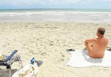 700 metros para practicar el nudismo en la playa de Cortadura de Cádiz