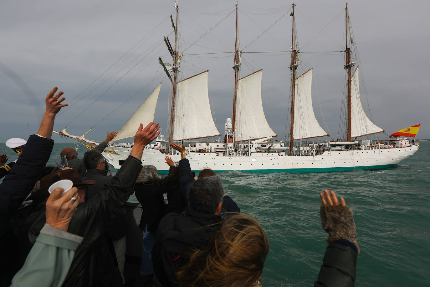 Fotos: Adiós al buque Juan Sebastián de Elcano, el embajador de Cádiz inicia un nuevo crucero de instrucción