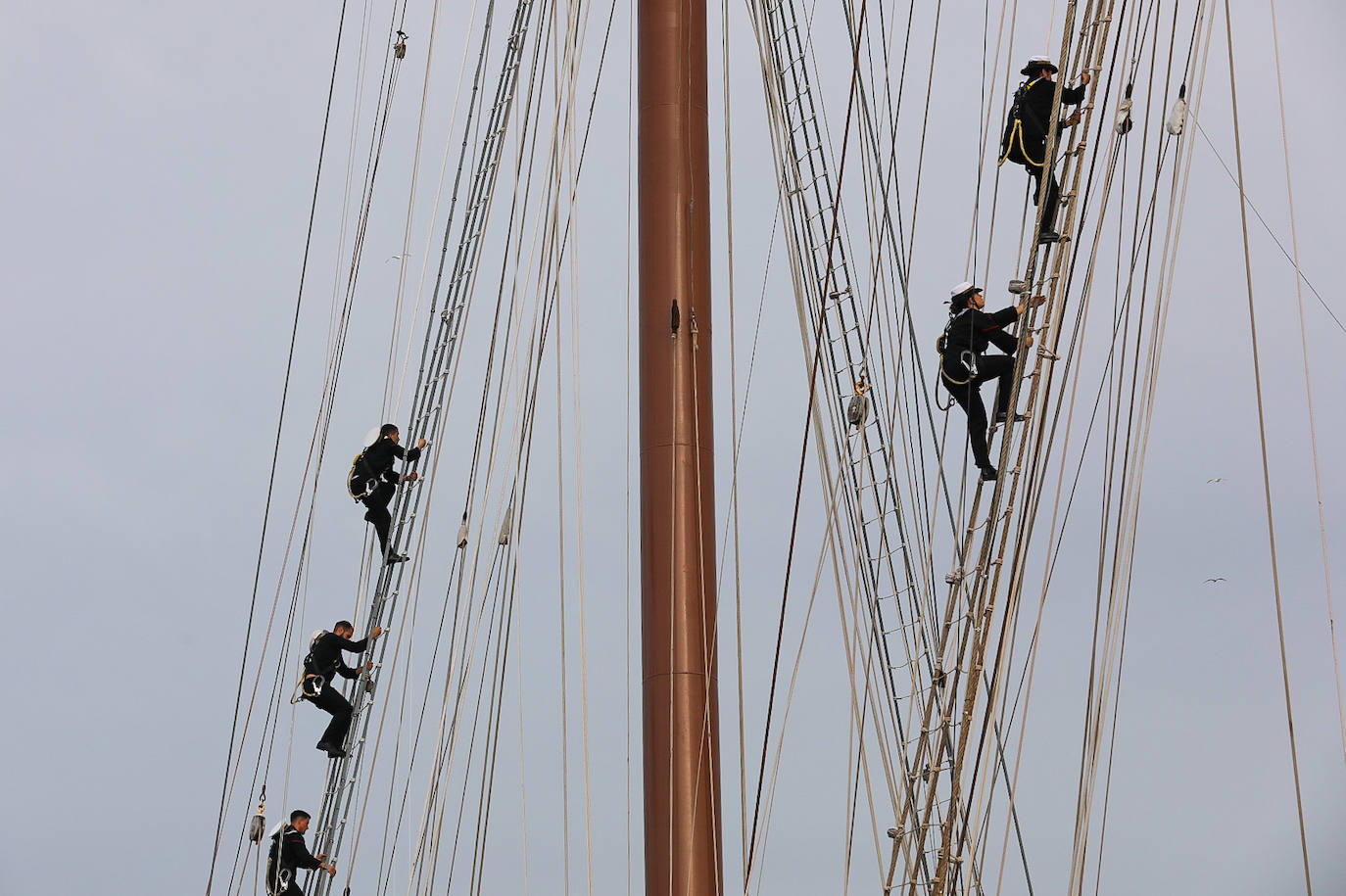 Fotos: Adiós al buque Juan Sebastián de Elcano, el embajador de Cádiz inicia un nuevo crucero de instrucción