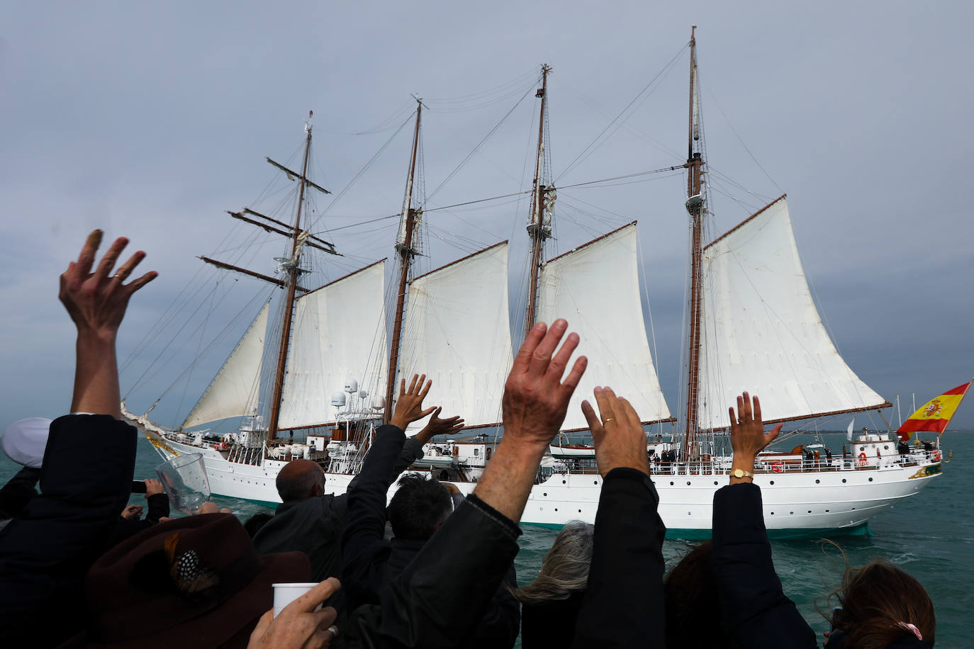 Fotos: Adiós al buque Juan Sebastián de Elcano, el embajador de Cádiz inicia un nuevo crucero de instrucción