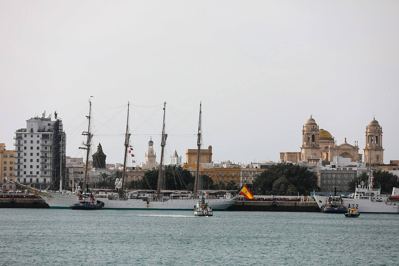 Fotos: Adiós al buque Juan Sebastián de Elcano, el embajador de Cádiz inicia un nuevo crucero de instrucción
