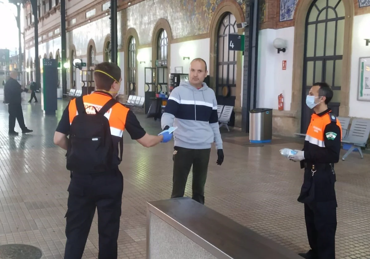 El hallazgo de un cadáver junto a la vía en Jerez suspende la circulación de trenes durante tres horas