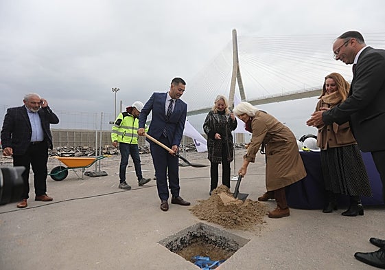 Colocación de la primera piedra de la segunda planta de PTP en La Cabezuela