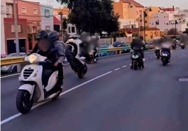 Identifican a varios motoristas por conducción temeraria a gran velocidad por las calles de esta localidad gaditana