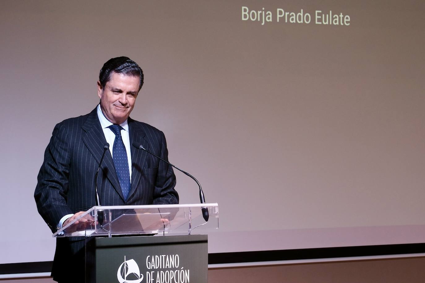 Así ha sido la entrega del premio Gaditano de Adopción a Borja Prado Eulate en Cádiz