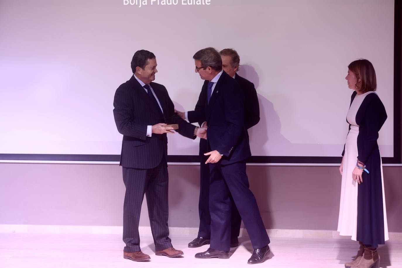 Así ha sido la entrega del premio Gaditano de Adopción a Borja Prado Eulate en Cádiz