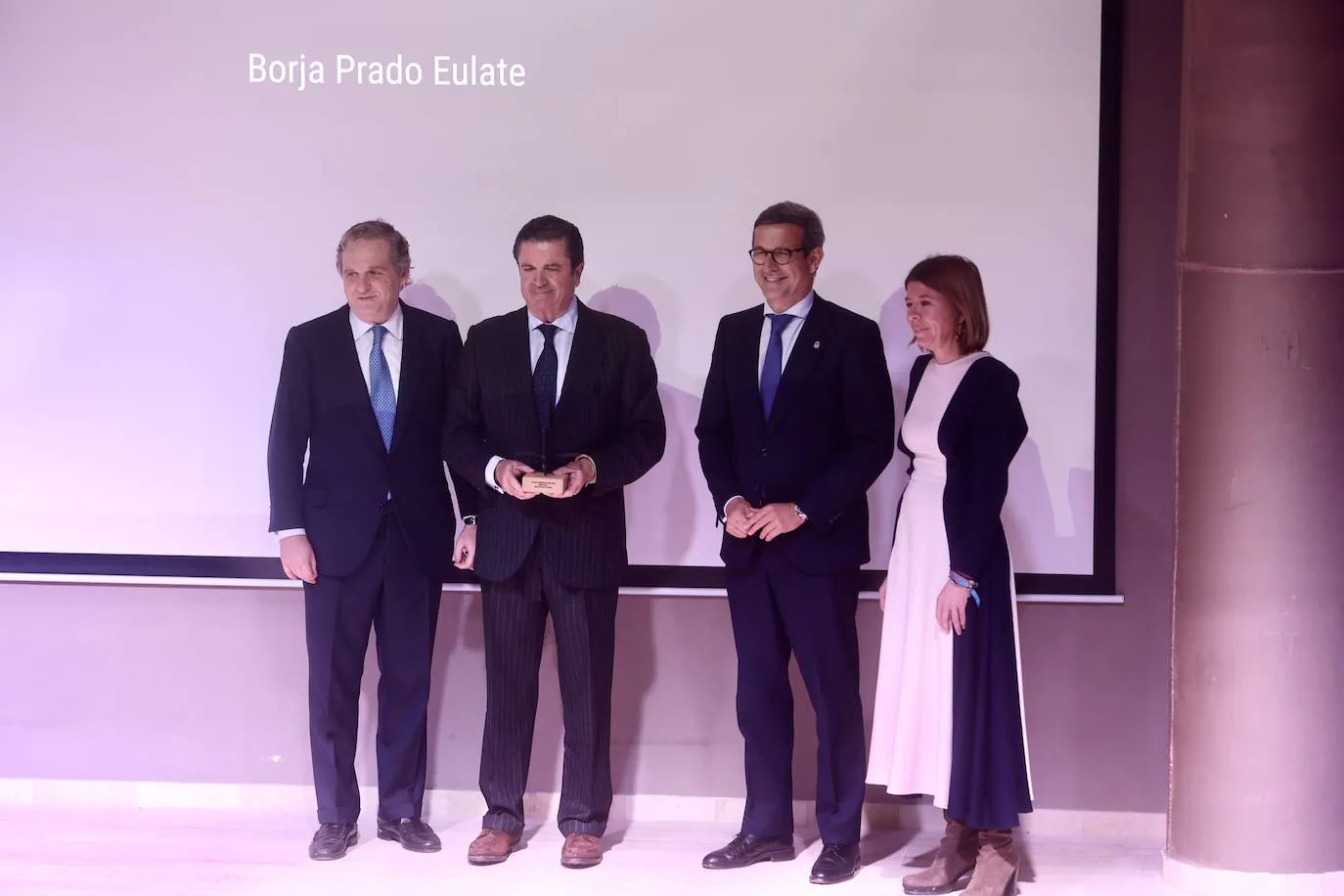 Así ha sido la entrega del premio Gaditano de Adopción a Borja Prado Eulate en Cádiz
