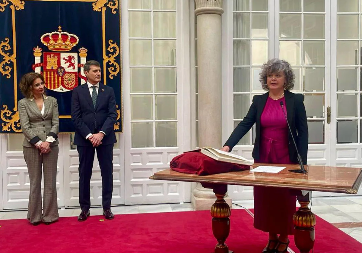 Blanca Flores toma posesión como nueva subdelegada del Gobierno en Cádiz
