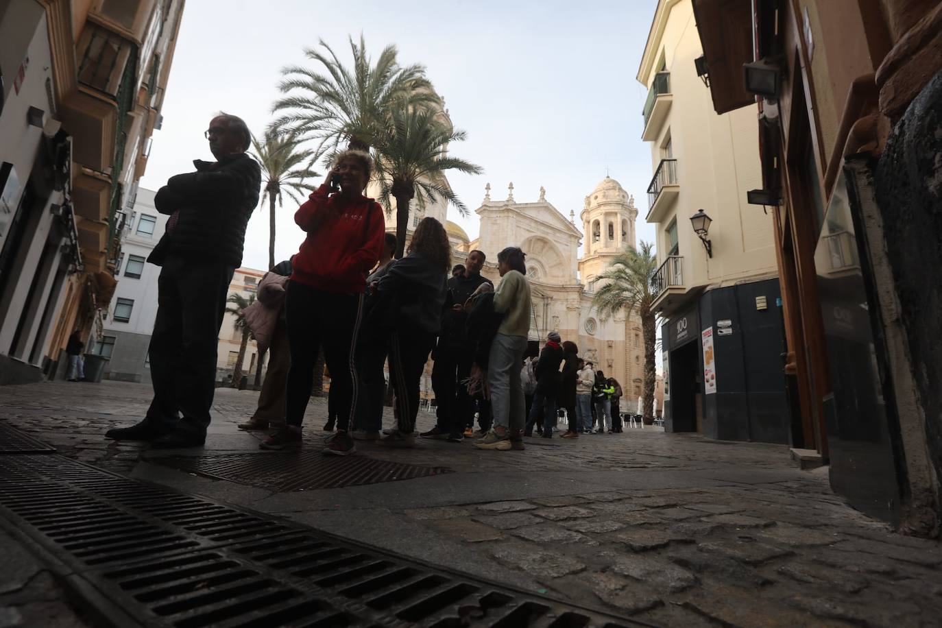 Fotos: colas desde San Juan de Dios hasta Catedral para comprar las entradas