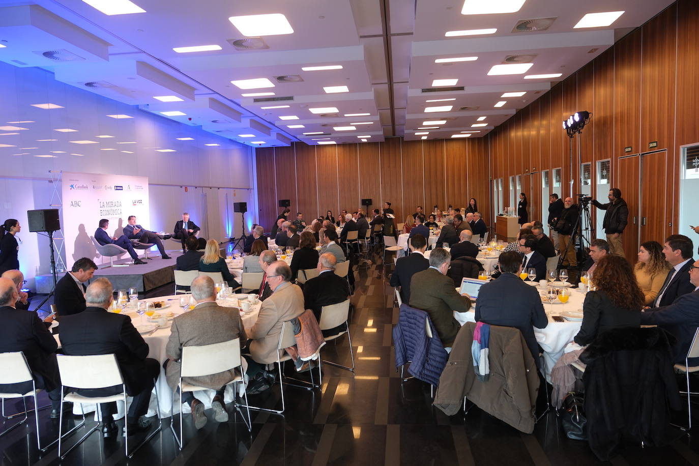 Fotos: Así ha sido el debate sobre actualidad y periodismo en La Mirada Económica con Julián Quirós, Alberto García Reyes e Ignacio Moreno