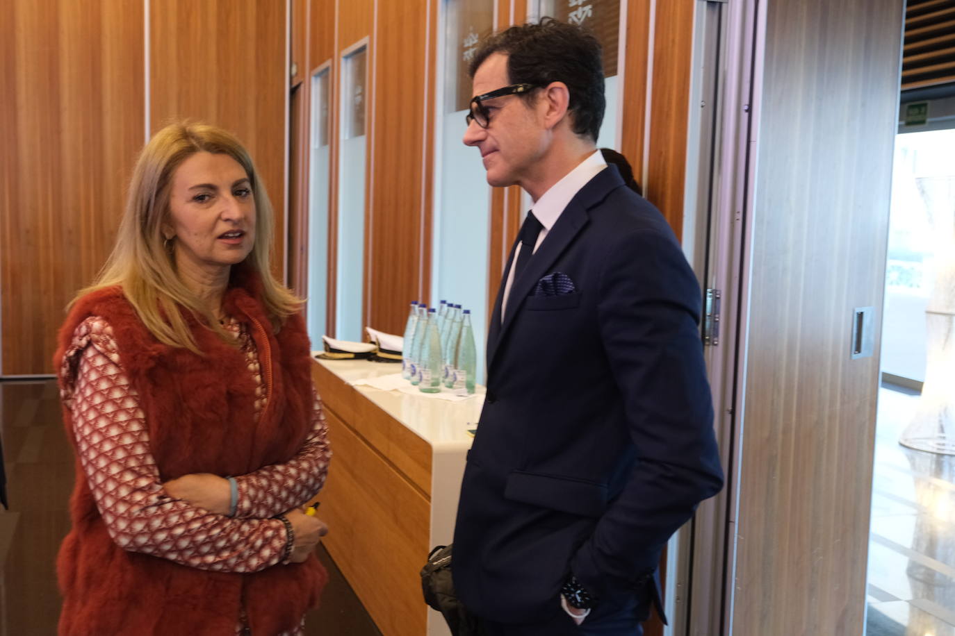 Fotos: Entrada de los invitados a La Mirada Económica de LA VOZ y ABC con Julián Quirós