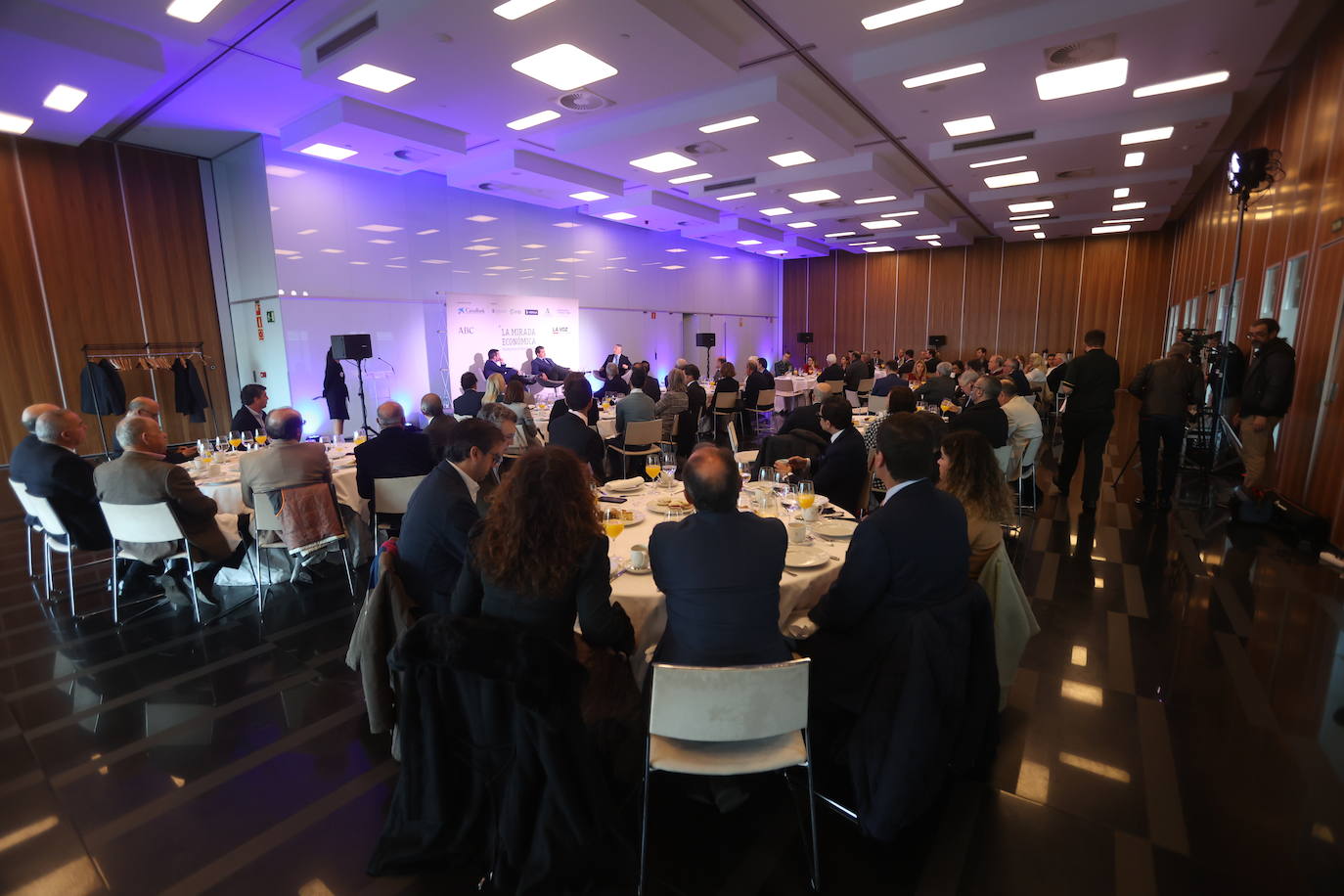 Fotos: Así ha sido el debate sobre actualidad y periodismo en La Mirada Económica con Julián Quirós, Alberto García Reyes e Ignacio Moreno