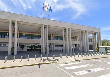 La protesta de los agricultores dejó este martes a un centenar de pasajeros sin vuelo en el aeropuerto de Jerez