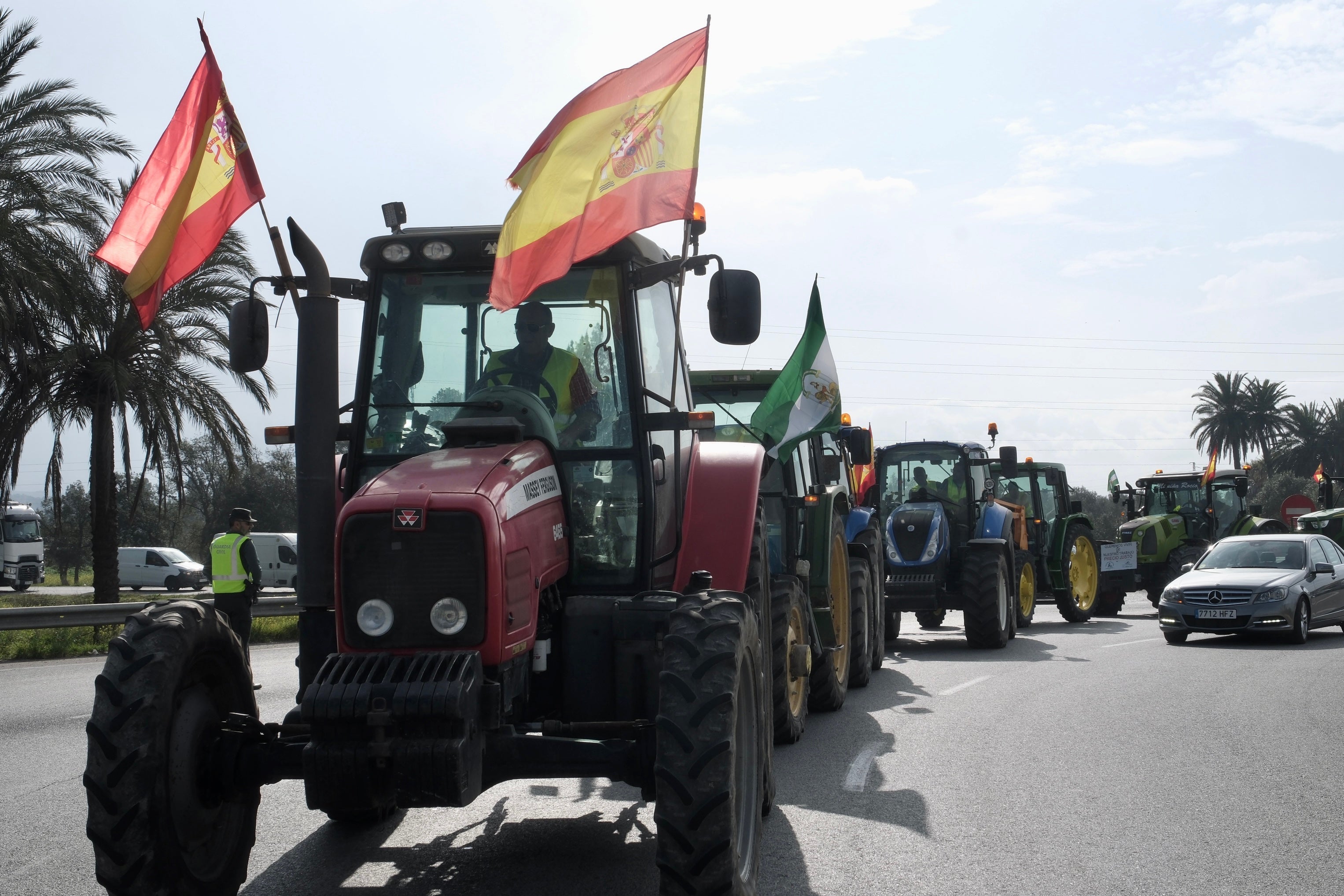 Fotos: Así ha sido la segunda jornada de movilizaciones de agricultores y ganaderos en Jerez