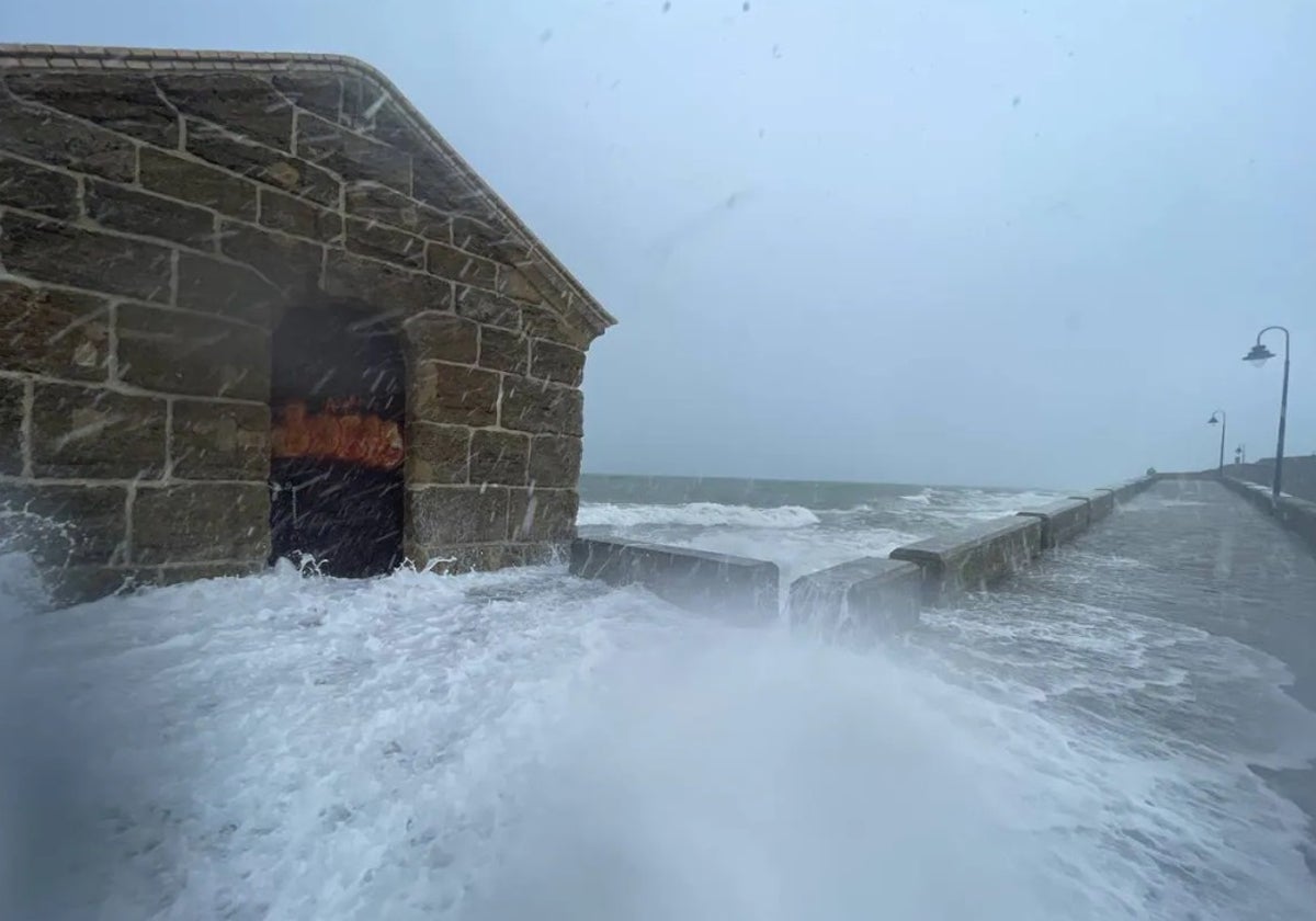 Imagen de archivo de temporal en Cádiz.