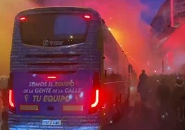 Vídeo: La afición del Cádiz no falla a su equipo pese al temporal