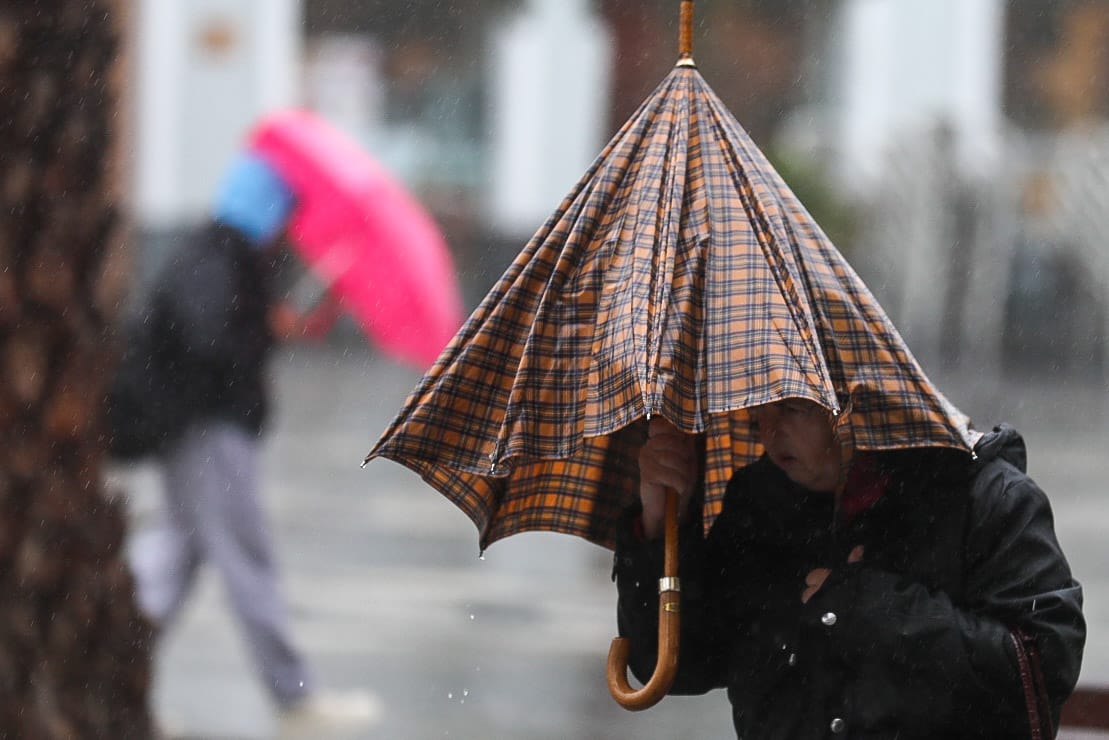 Fotos: La borrasca Karlotta azota con fuerza a Cádiz