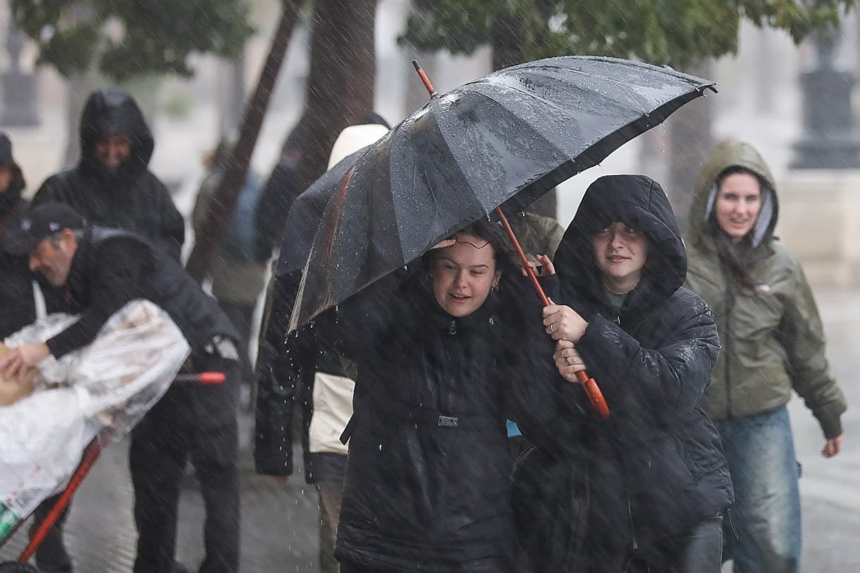 Fotos: La borrasca Karlotta azota con fuerza a Cádiz