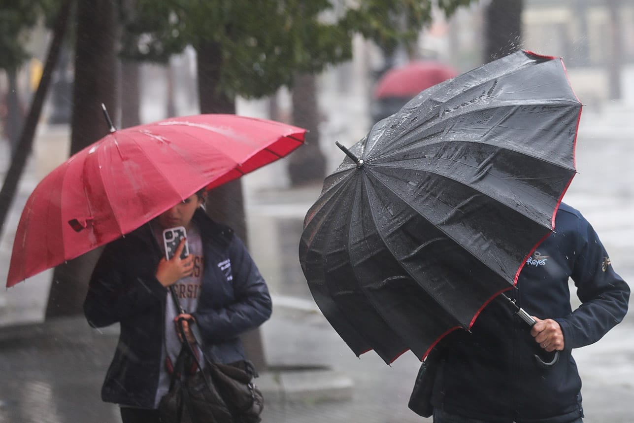 Fotos: La borrasca Karlotta azota con fuerza a Cádiz