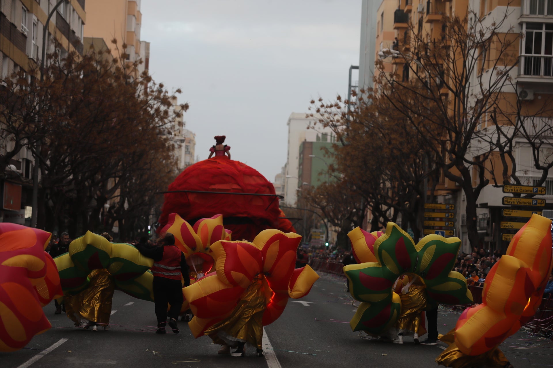 Fotos: Las mejores imágenes de la Cabalgata Magna del Carnaval de Cádiz