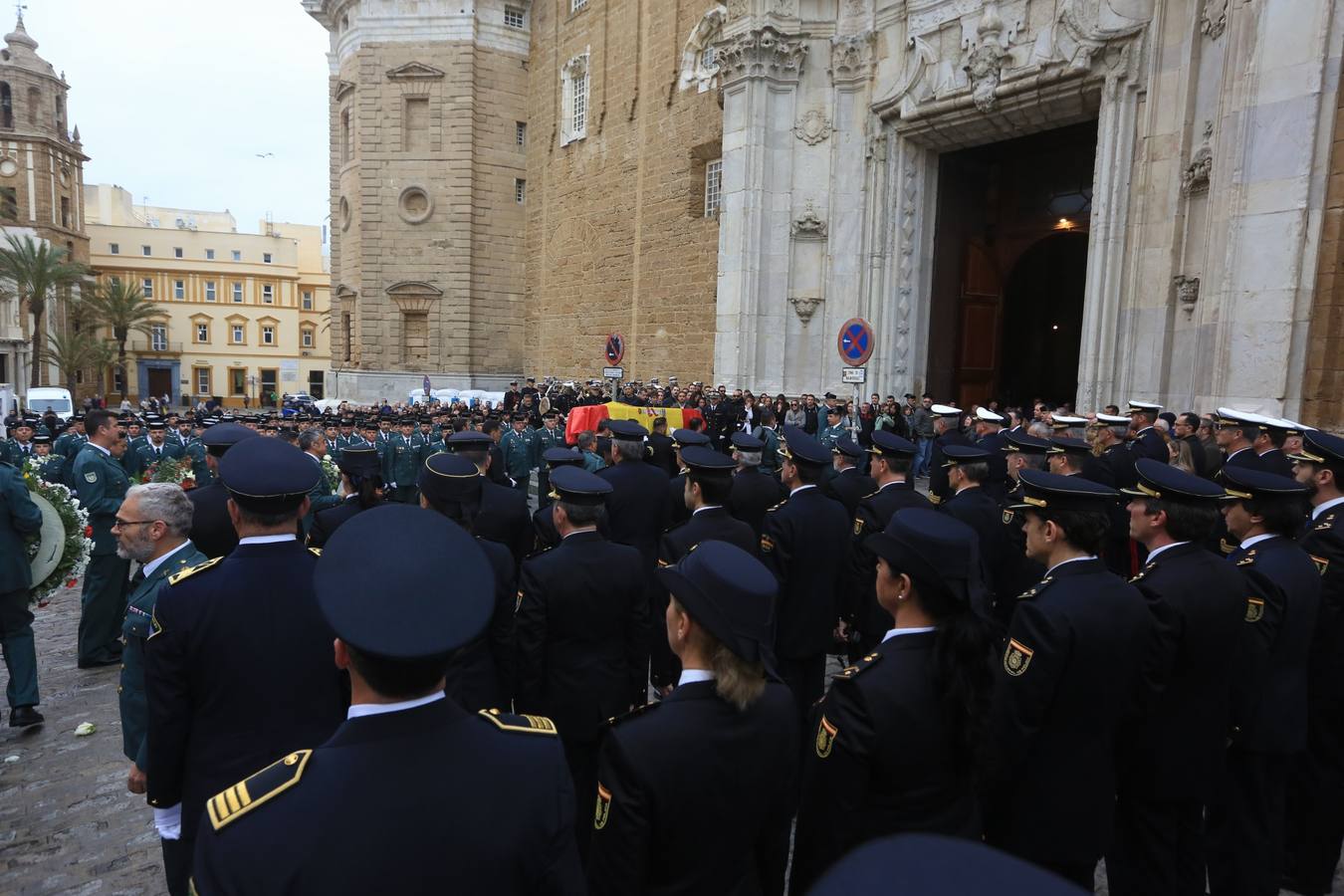 Fotos: Solemne despedida al guardia civil isleño muerto en Barbate