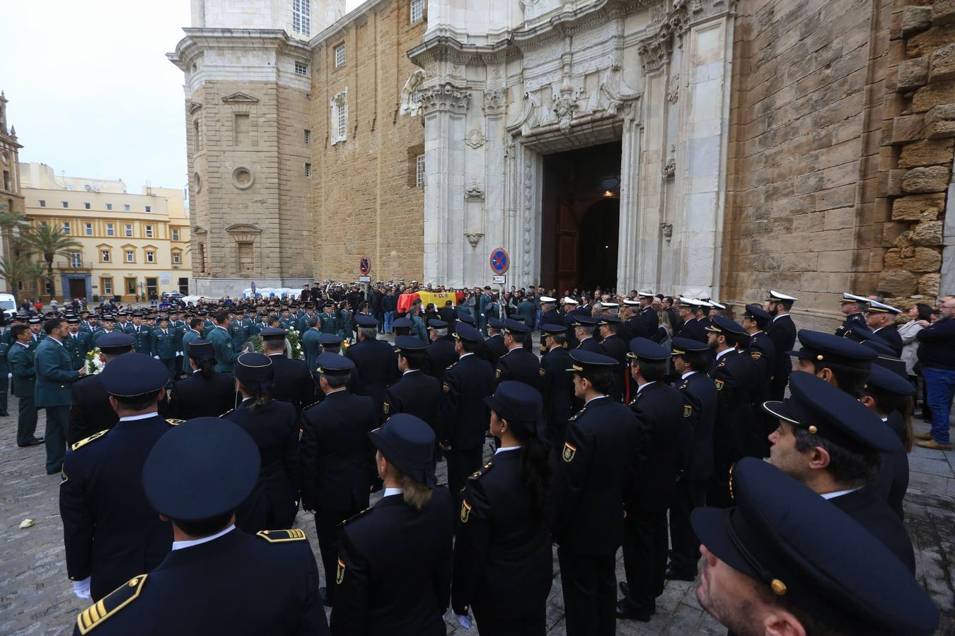 Fotos: Solemne despedida al guardia civil isleño muerto en Barbate