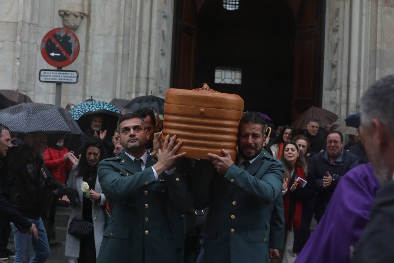 Fotos: Solemne despedida al guardia civil isleño muerto en Barbate