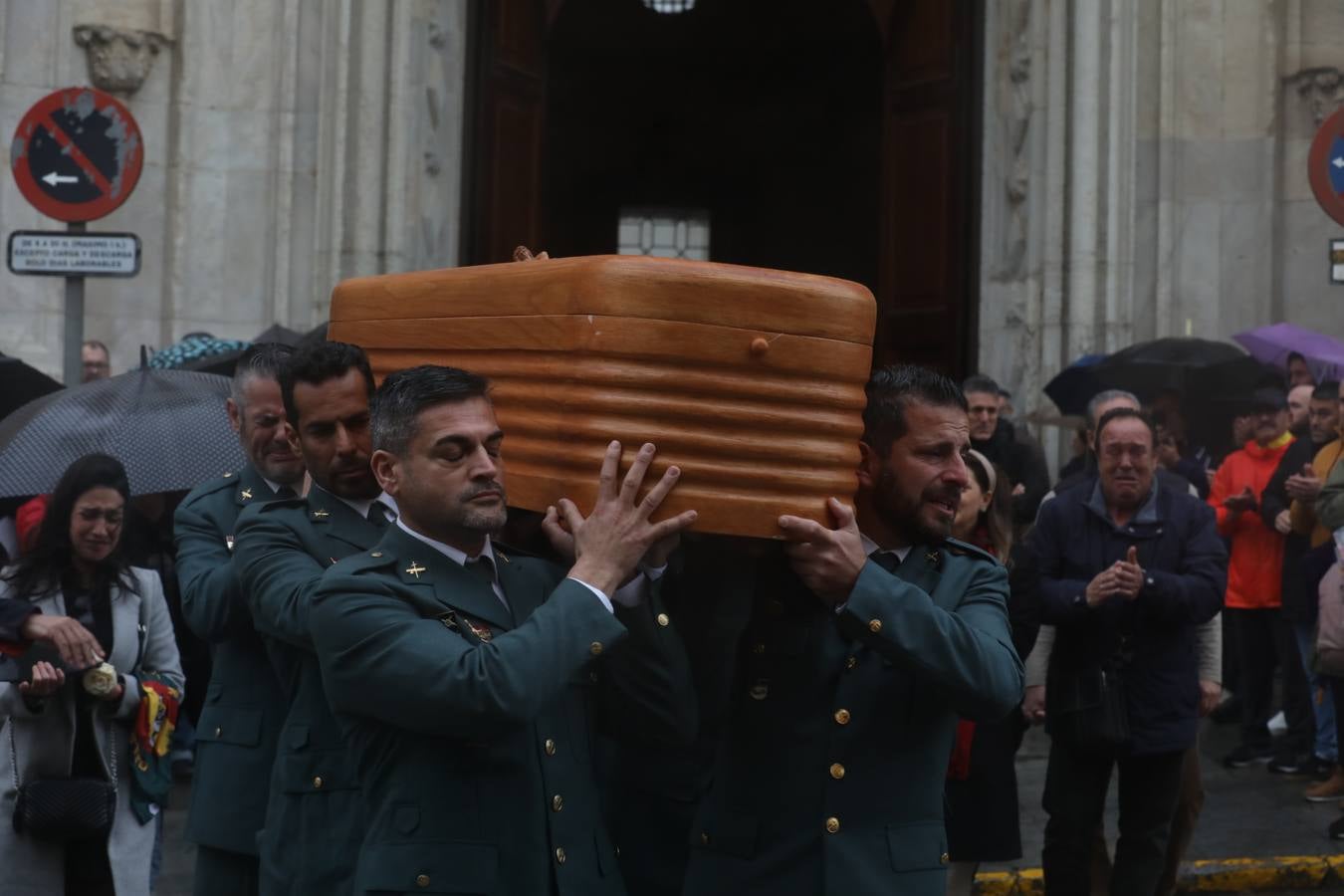 Fotos: Solemne despedida al guardia civil isleño muerto en Barbate