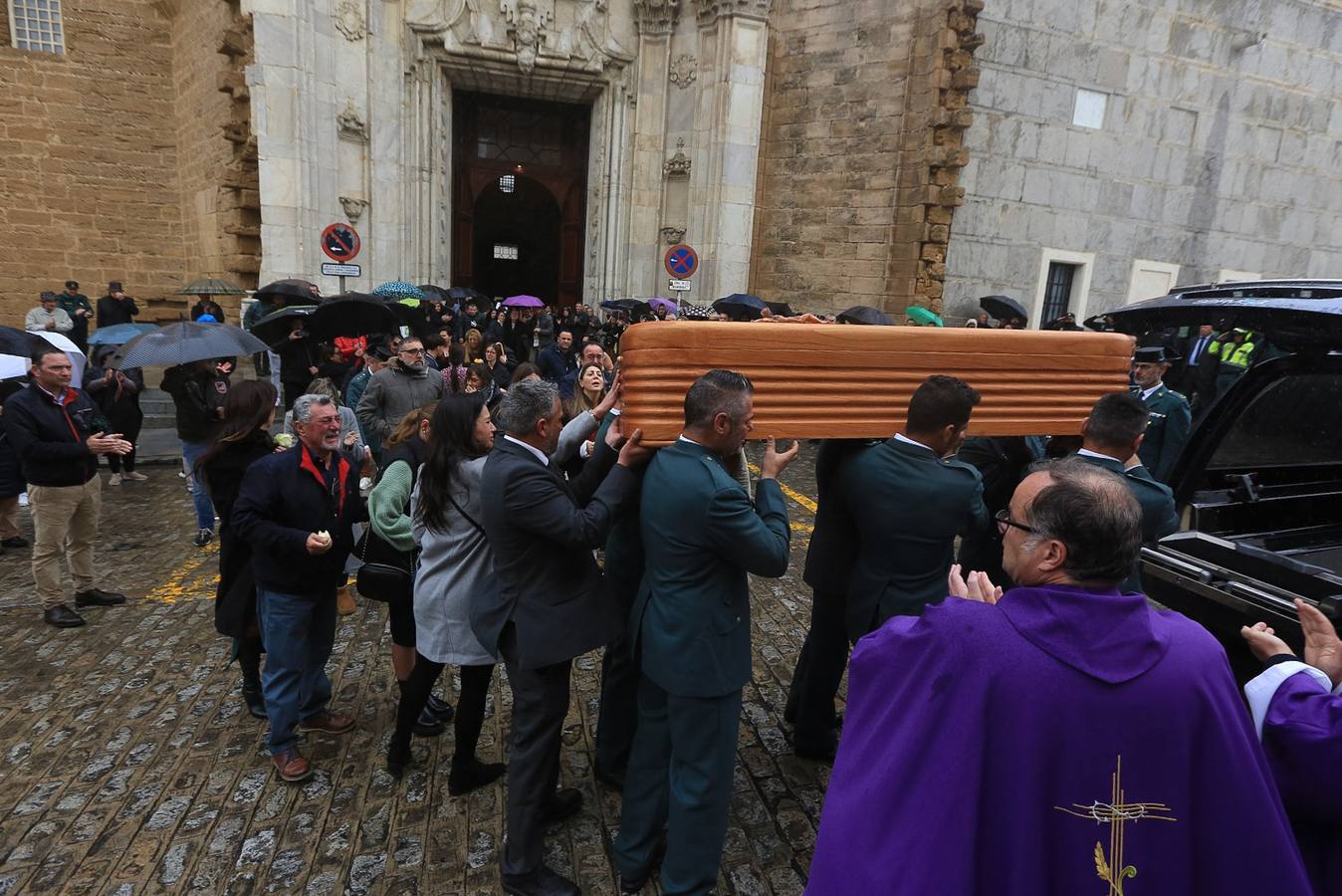 Fotos: Solemne despedida al guardia civil isleño muerto en Barbate