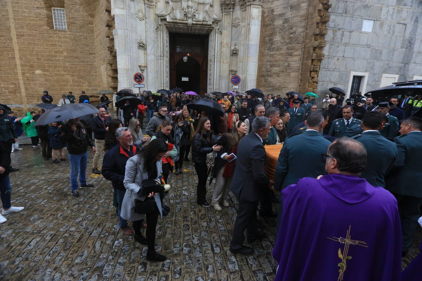 Fotos: Solemne despedida al guardia civil isleño muerto en Barbate