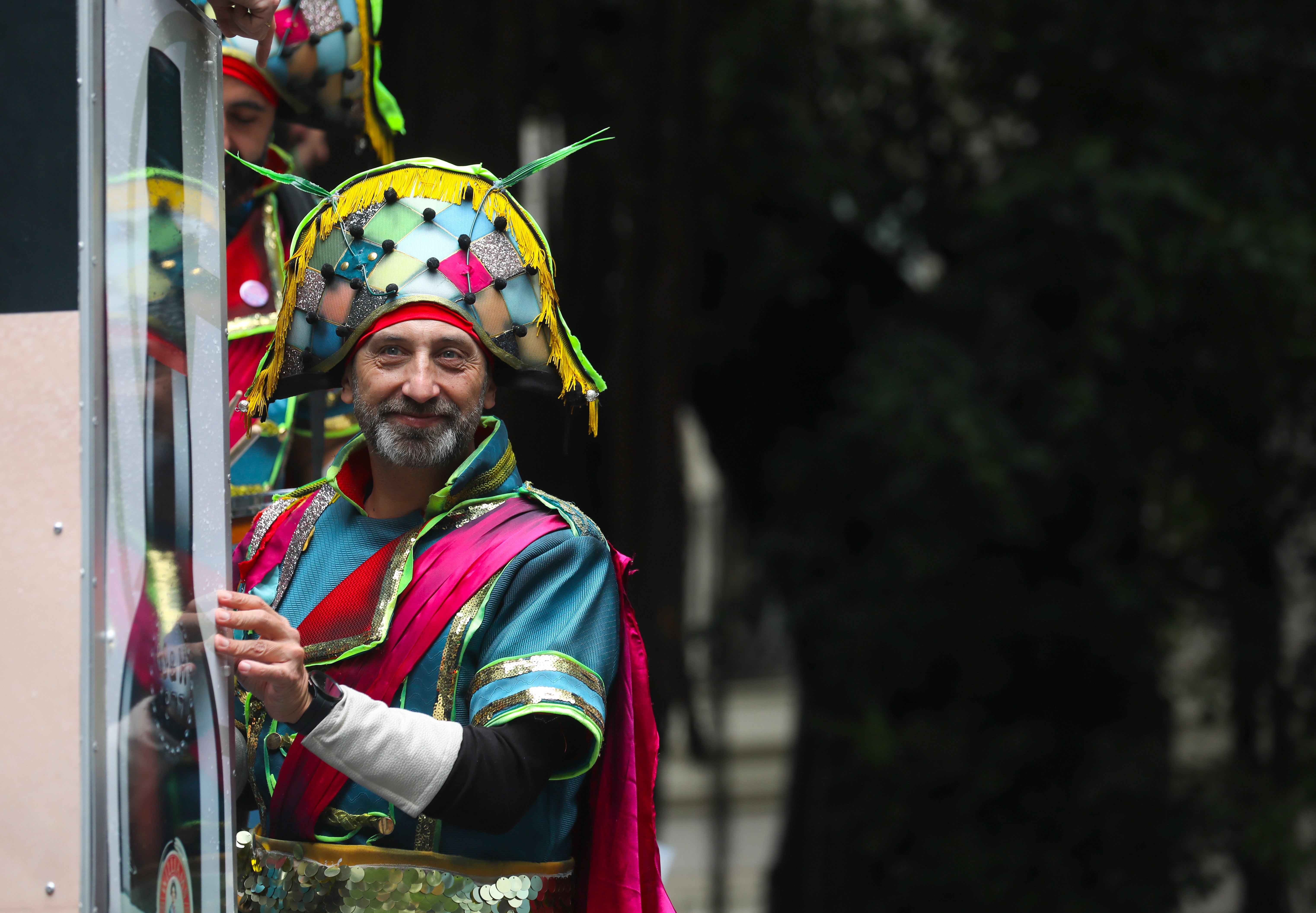 Fotos: Las imágenes del lunes de Carnaval en Cádiz marcado por la lluvia
