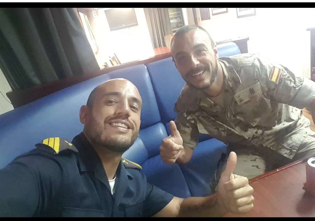 El sargento de la Armada Luis con Miguel, guardia civil asesinado en Barbate