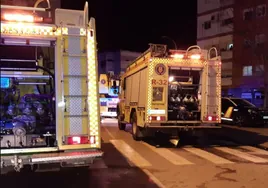 Rescatan a una persona en el incendio de una vivienda en Jerez de la Frontera