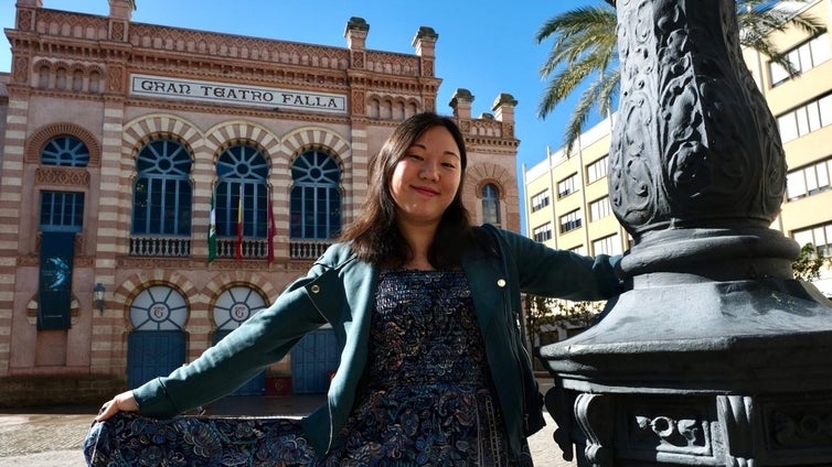 Laura Whitney : «Antes de llegar a España nunca pensé que rodaría por el suelo de un teatro y en la tele»