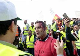 Cuatro detenidos y dos heridos, balance de siete horas de protestas de agricultores en Algeciras