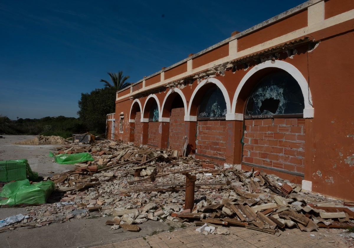 Aspecto que presenta lo que fue el club-social de Golf El Puerto