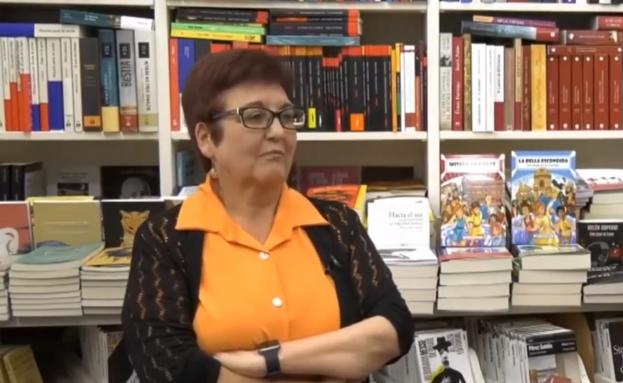 Belén Pérez Daza en la librería Manuel de Falla