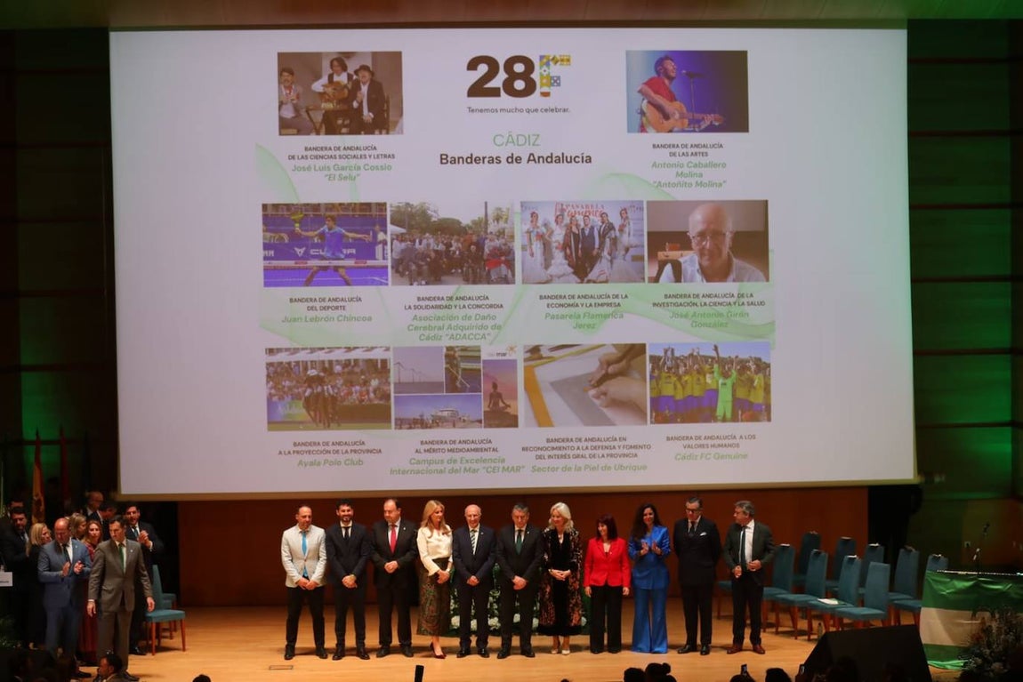 Fotos: Así ha sido la entrega de las Banderas de Andalucía 2024 en Cádiz