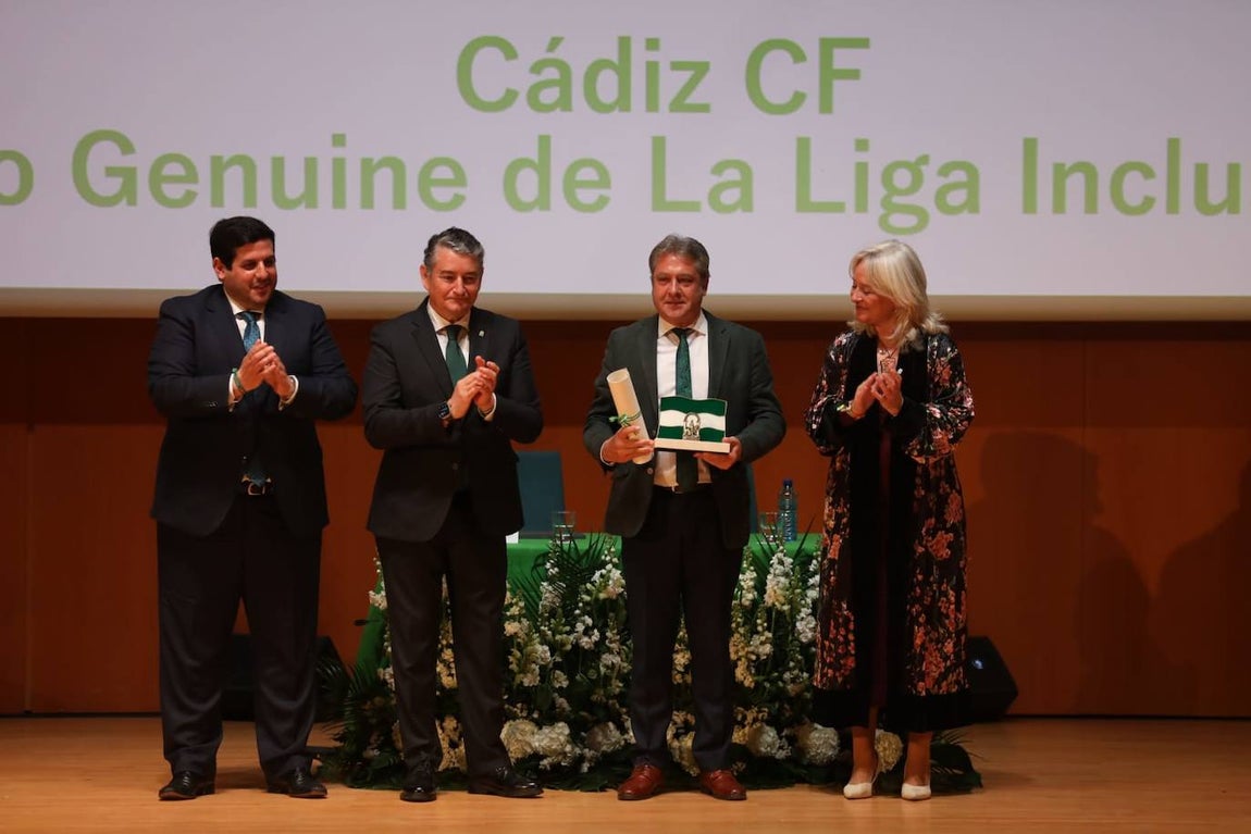 Fotos: Así ha sido la entrega de las Banderas de Andalucía 2024 en Cádiz