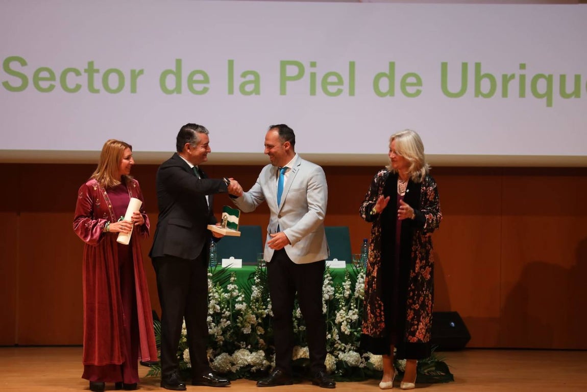 Fotos: Así ha sido la entrega de las Banderas de Andalucía 2024 en Cádiz