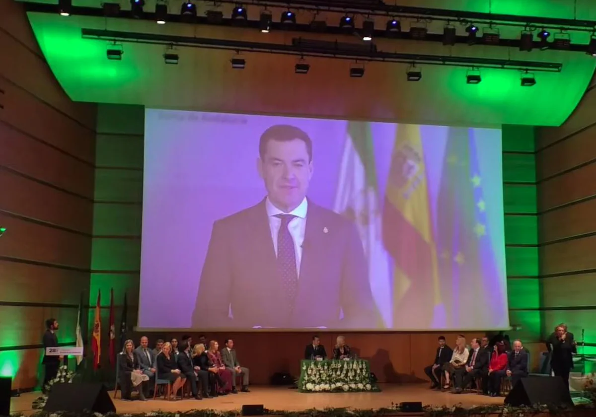 El presidente de la Junta ha felicitado a los galardonados en Cádiz a través de un vídeo