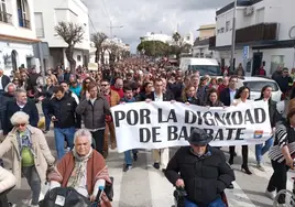 «¡Este es mi pueblo!»: Barbate se echa a la calle para luchar por su dignidad