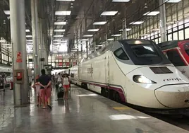 Los eternos retrasos de los trenes a Sevilla y Madrid, motivados por unas obras