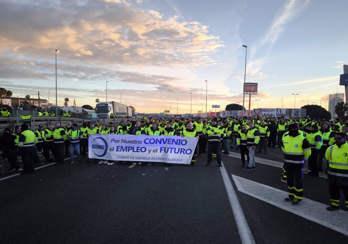 La mediación de la Junta entre Acerinox y trabajadores termina sin acuerdo sin ni siquiera empezar a negociar