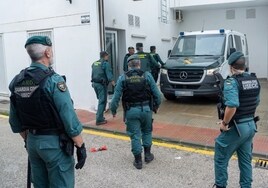 Los detenidos por amenazar a los agentes en el cuartel de Barbate: un clan ya investigado en operaciones contra el narco