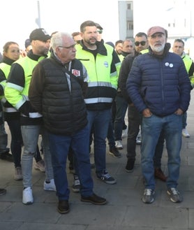 Imagen secundaria 2 - Doscientas personas se concentran antes del juicio en Cádiz a los siete manifestantes detenidos durante la huelga del metal