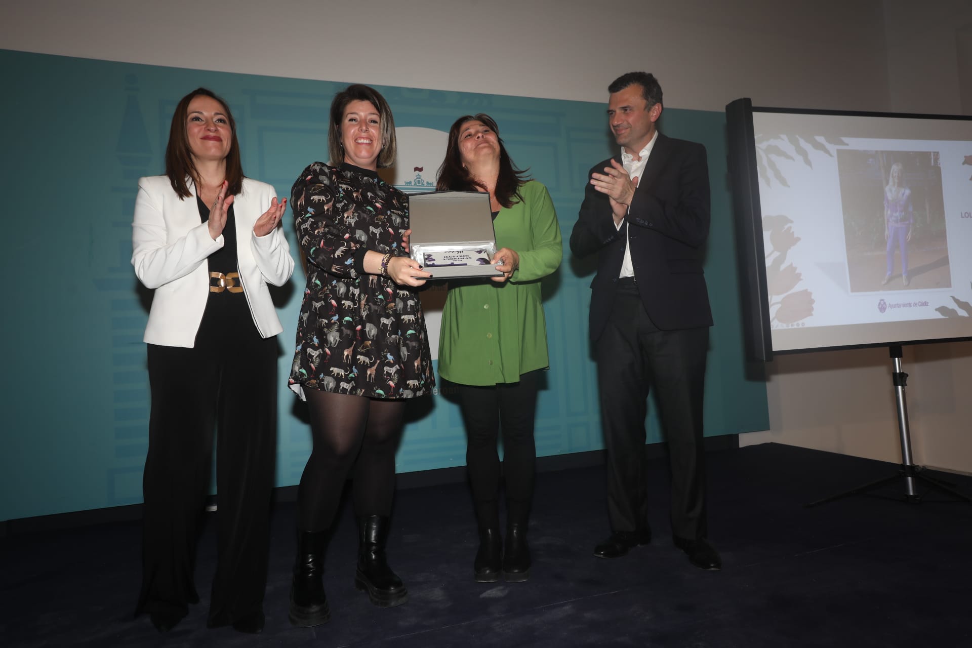 Fotos: Cádiz homenajea la trayectoria de Ilustres Anónimas 2024 por construir una sociedad más igualitaria